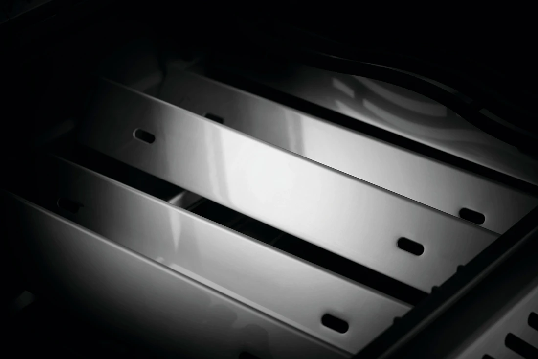 Napoleon Rogue XT 425 Negra Con Quemador Lateral Infrarrojo - Imagen 4